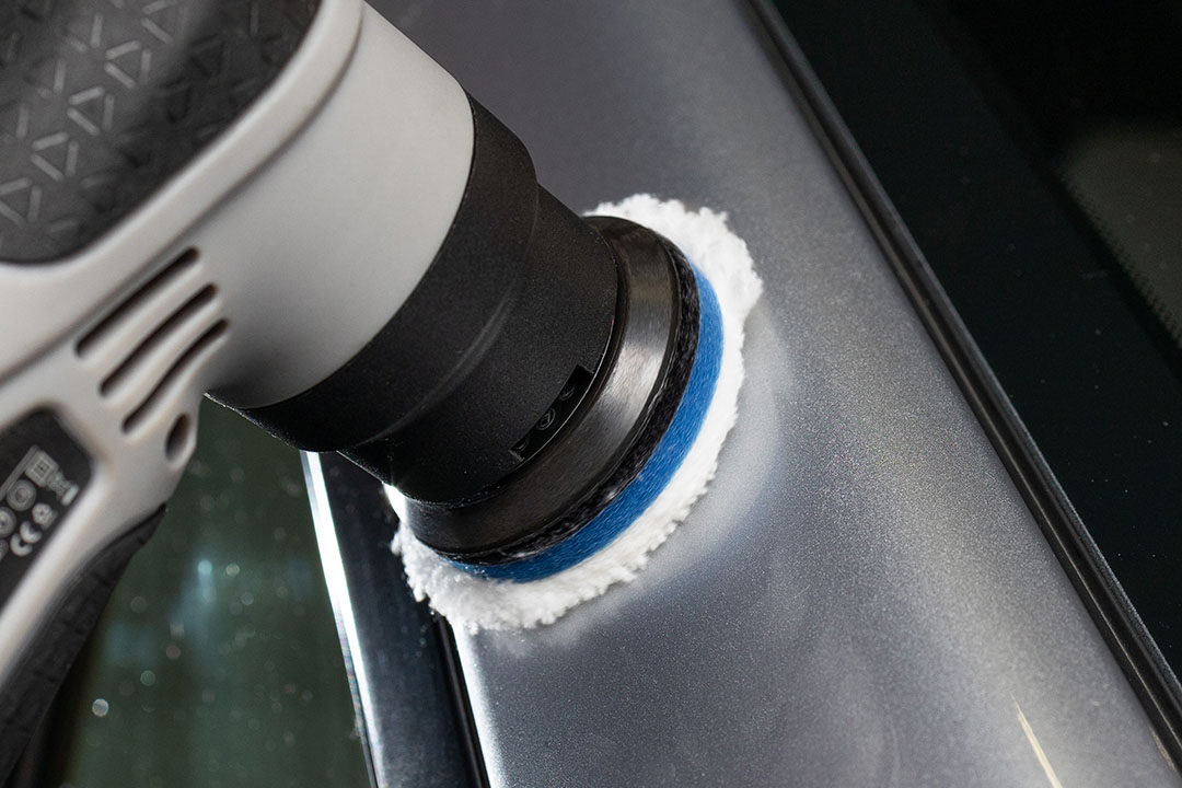 Mini Cordless Polisher Pads Kit Blue Microfiber Pad Polishing on Silver Car